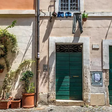 Iflat Trastevere Bianca's House